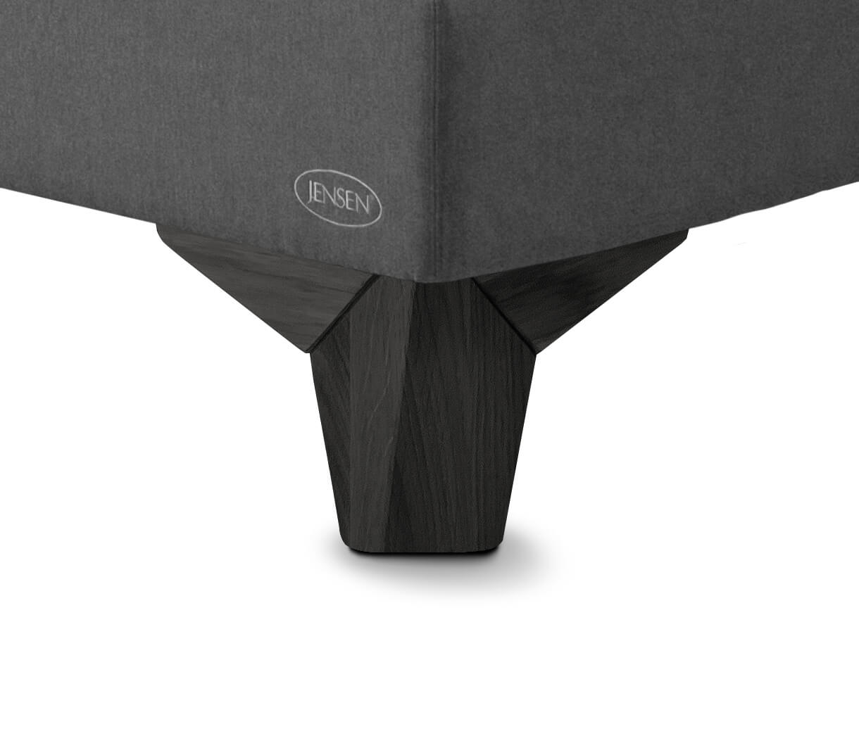jensen Triangle sängben • 14 cm högt • Finns i olika färger jensen Plania sängbord • Finns i olika färgval • Låda för