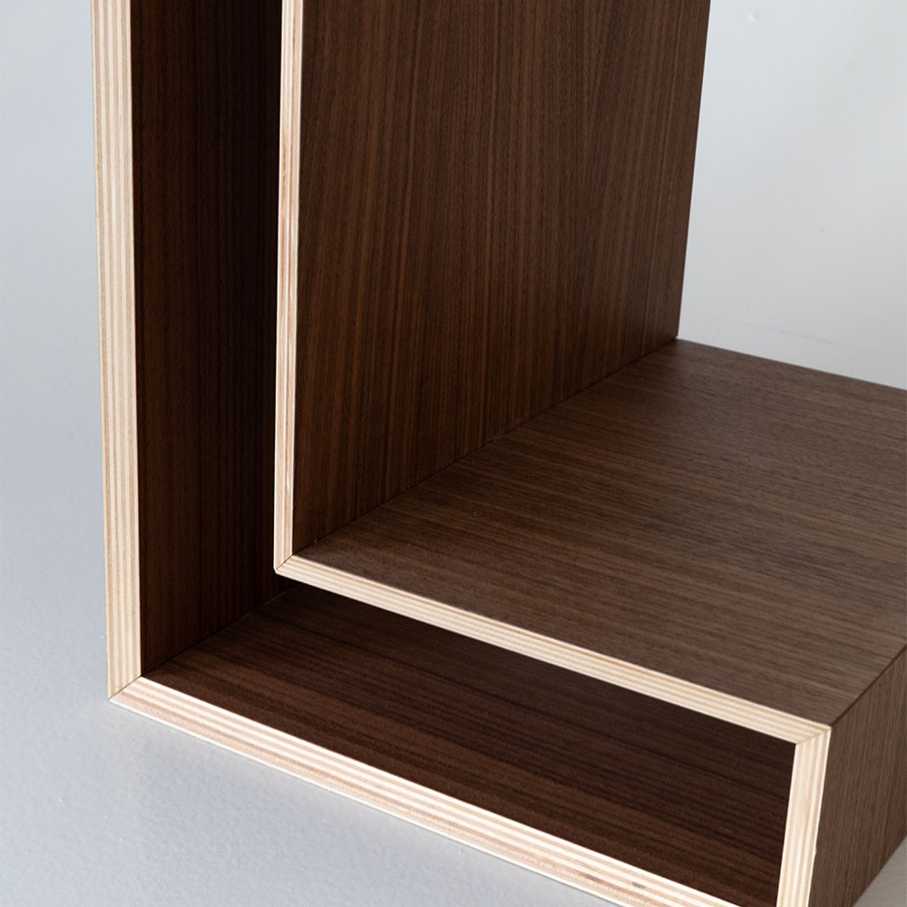 Maze L-shelf V&auml;ggh&auml;ngt S&auml;ngbord