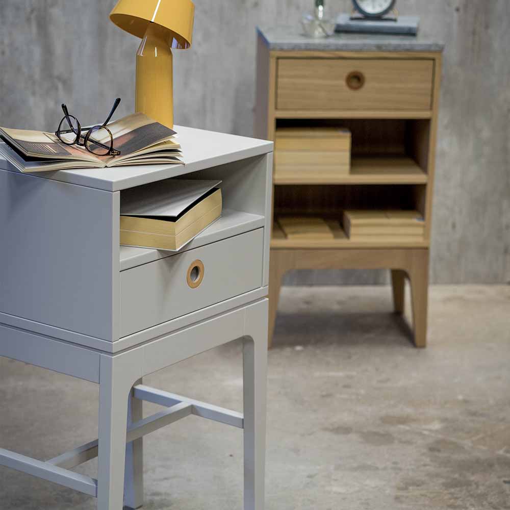 Mavis Höllviken Litet Sängbord Höga Ben