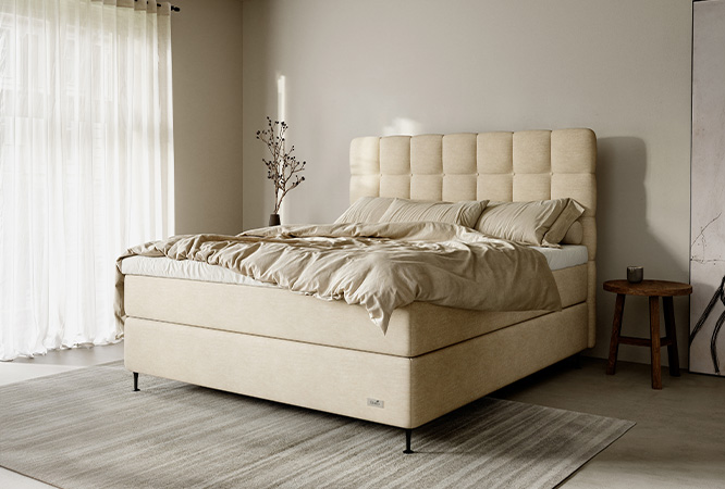 Beige kontinentalsäng från Ekens