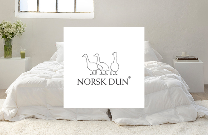 Dunt&auml;cke och dunkuddar och vit ruta med Norsk Dun logga